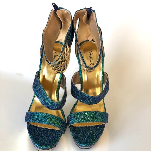 Qupid Iridescent Metallic Open Toe Plateform - Picture 5 of 7